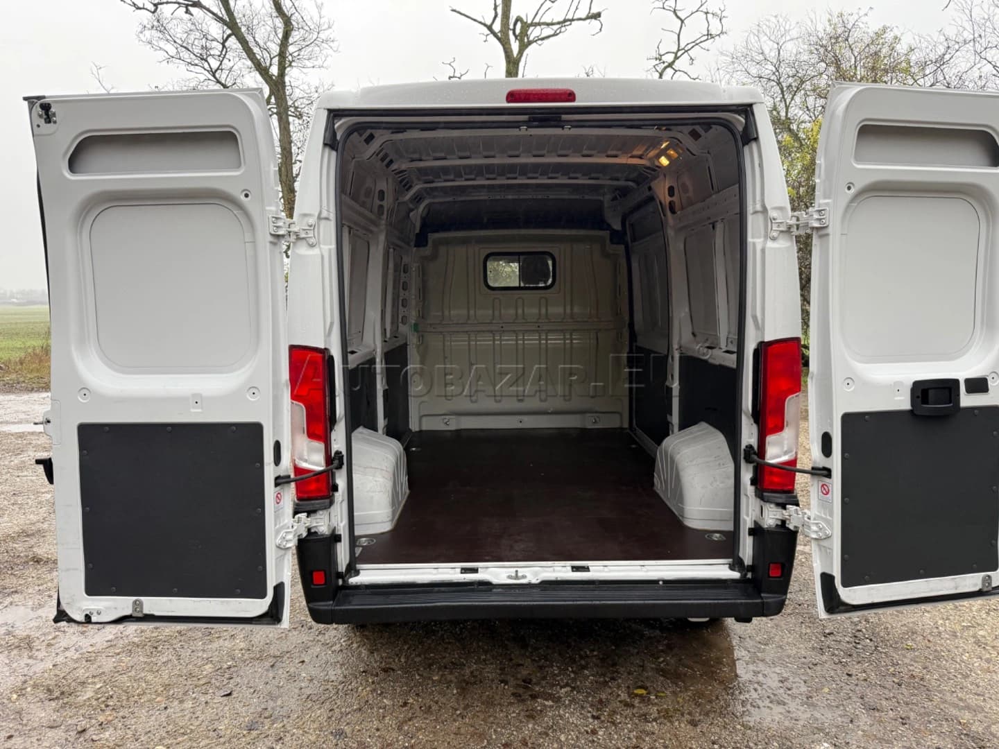 Peugeot Boxer 2.2 BlueHDi 335 L2 Pack - náhľad 12