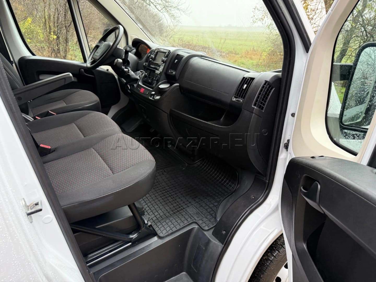 Peugeot Boxer 2.2 BlueHDi 335 L2 Pack - náhľad 13