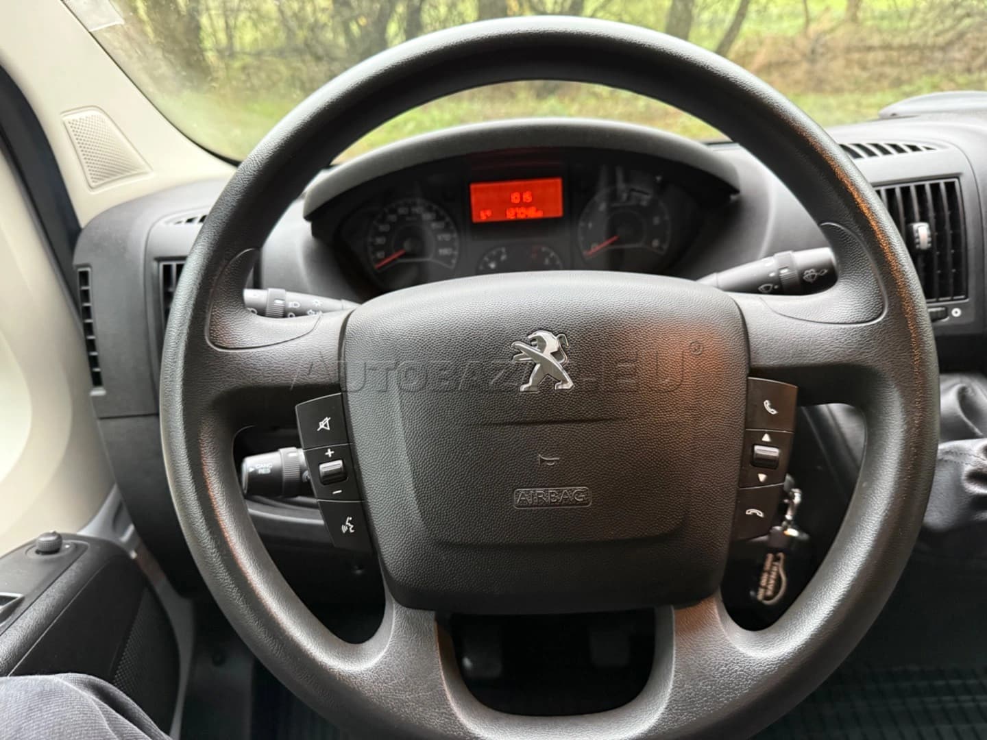 Peugeot Boxer 2.2 BlueHDi 335 L2 Pack - náhľad 17