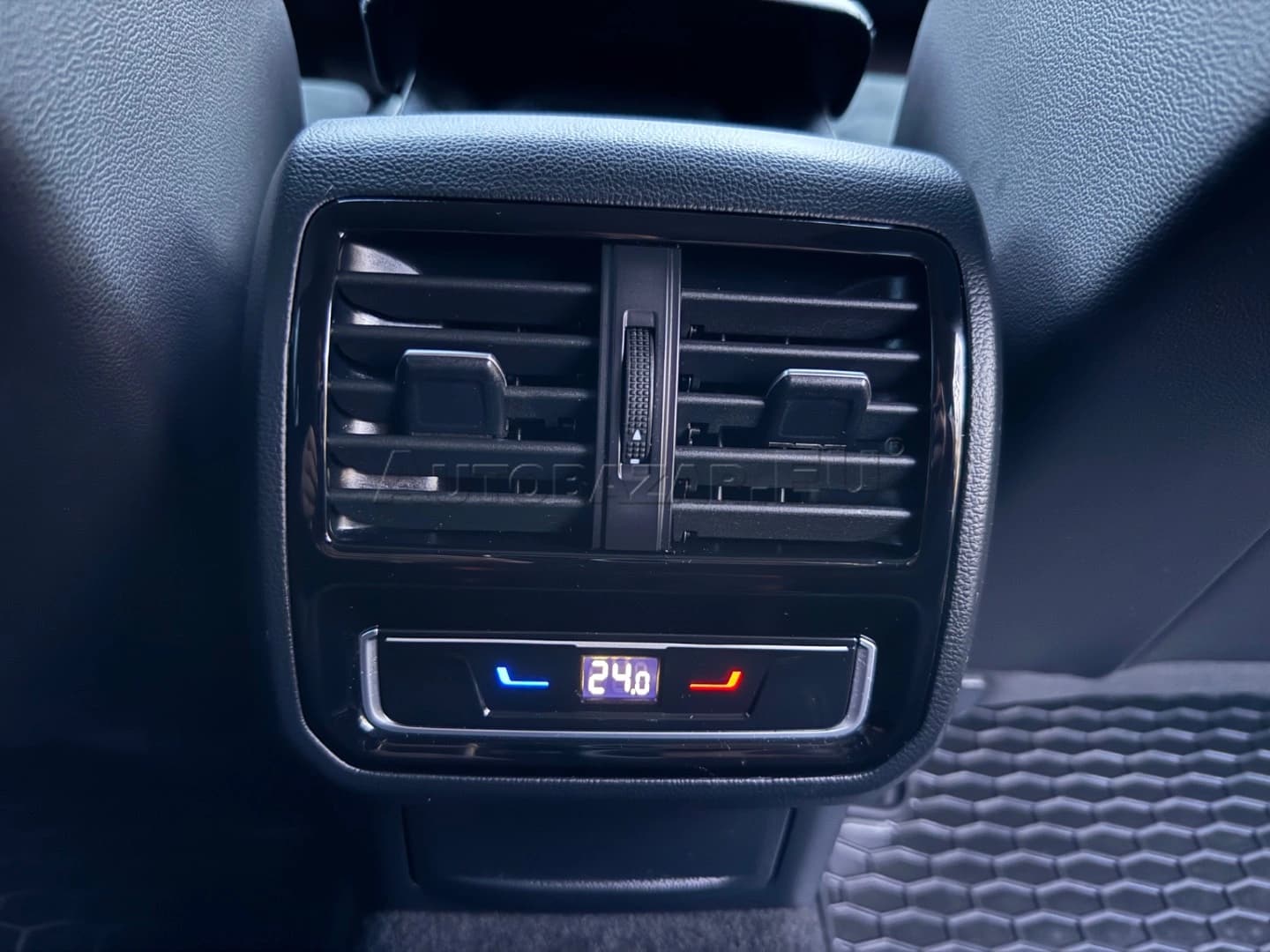 Volkswagen Passat Variant 2.0 TDI Elegance DSG - náhľad 12