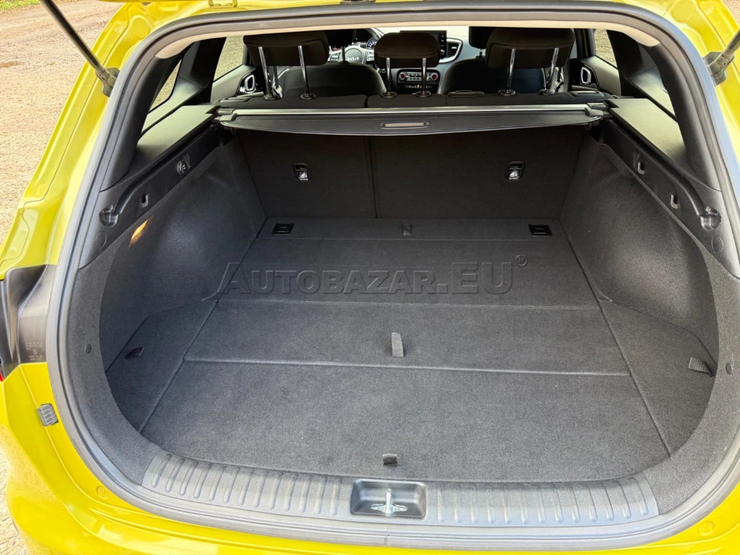 Kia Ceed SW 1.6 CRDi mHEV Gold+ A/T - náhľad 10