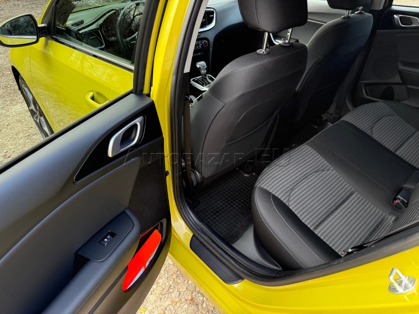 Kia Ceed SW 1.6 CRDi mHEV Gold+ A/T - náhľad 11