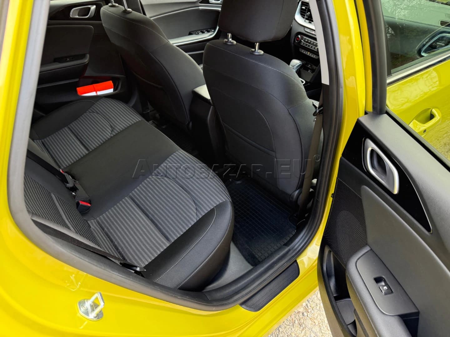 Kia Ceed SW 1.6 CRDi mHEV Gold+ A/T - náhľad 13