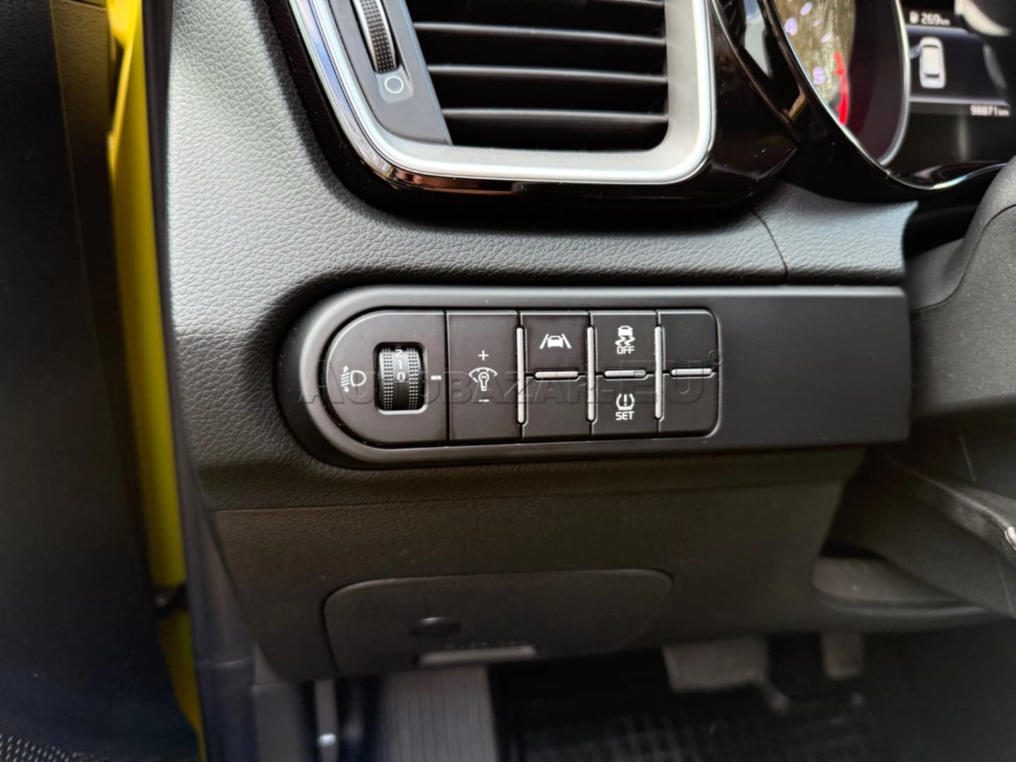 Kia Ceed SW 1.6 CRDi mHEV Gold+ A/T - náhľad 16